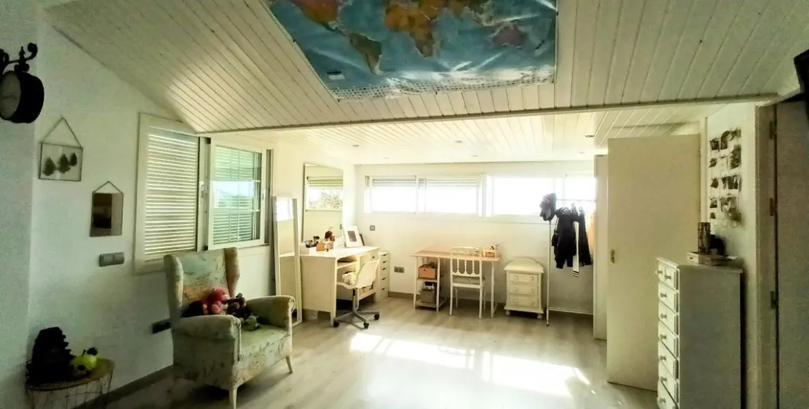 Продажа дома на две семьи в Guadalmar 31