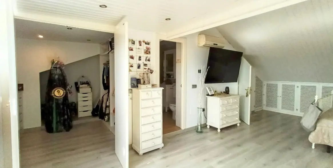 Продажа дома на две семьи в Guadalmar 33