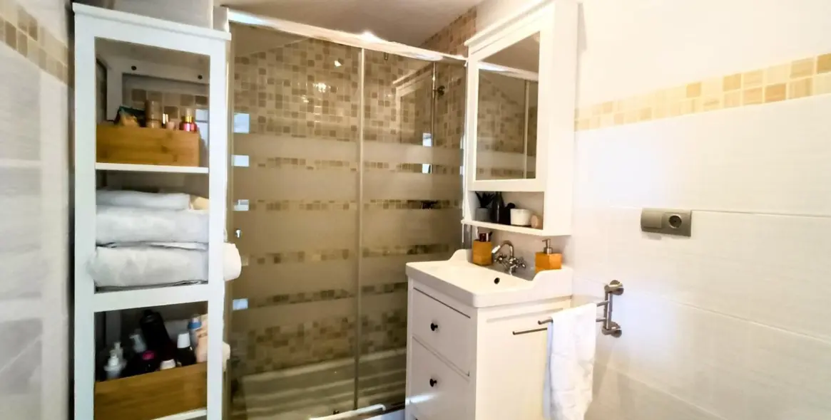 Продажа дома на две семьи в Guadalmar 35