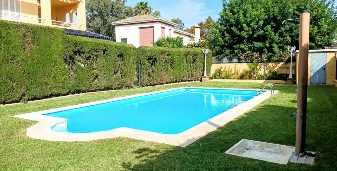 Продажа дома на две семьи в Guadalmar 36