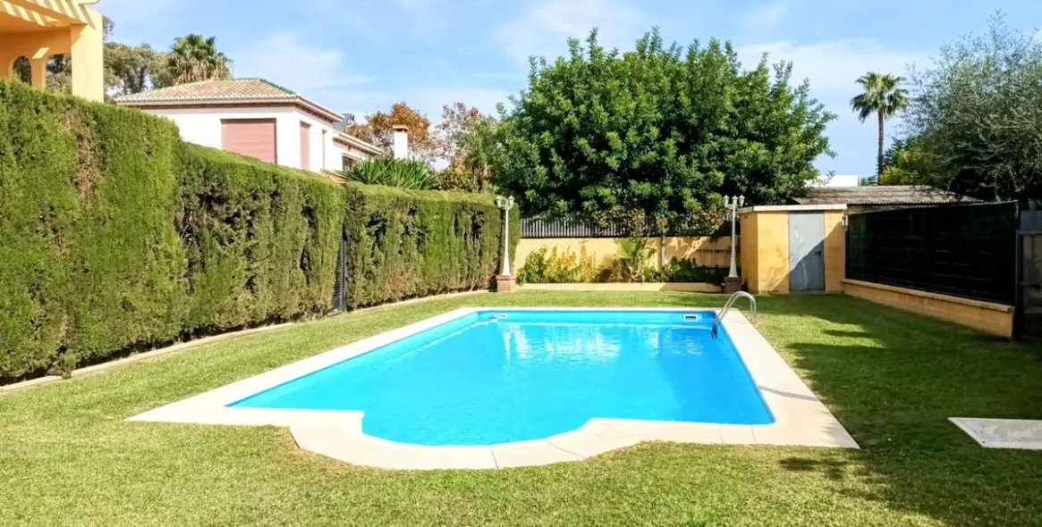 Продажа дома на две семьи в Guadalmar 37