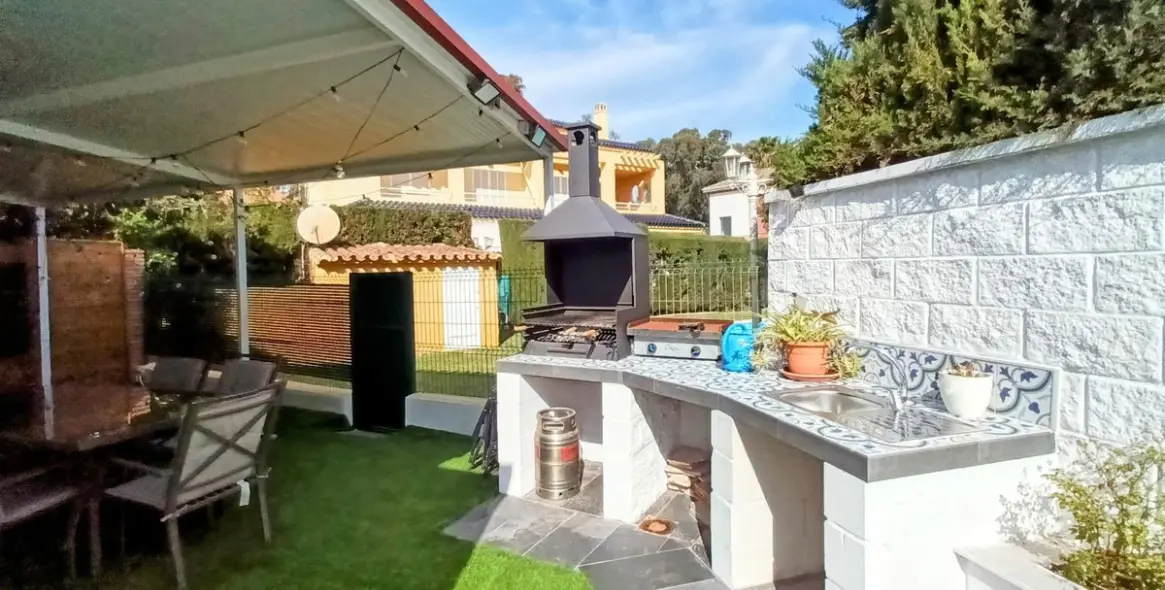 Продажа дома на две семьи в Guadalmar 38