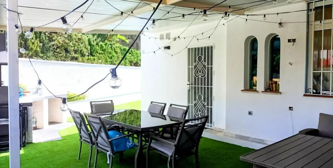 Продажа дома на две семьи в Guadalmar 39