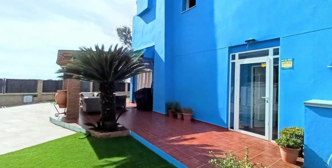 Продажа дома на две семьи в Guadalmar 42