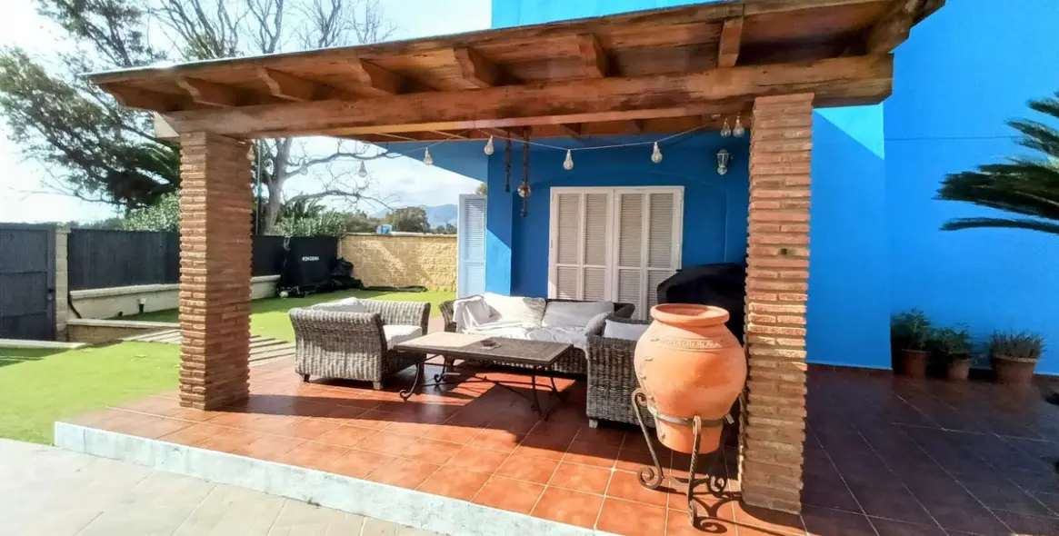 Продажа дома на две семьи в Guadalmar 43