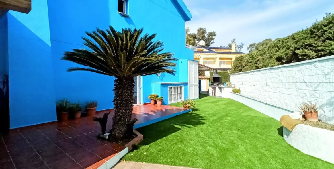 Продажа дома на две семьи в Guadalmar 44