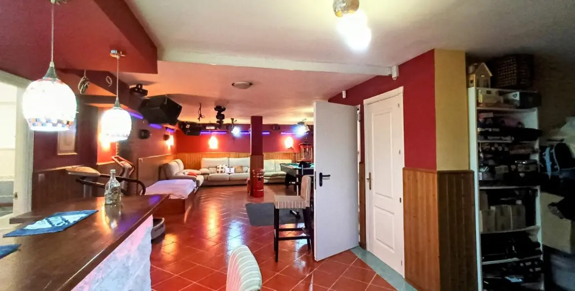 Продажа дома на две семьи в Guadalmar 49