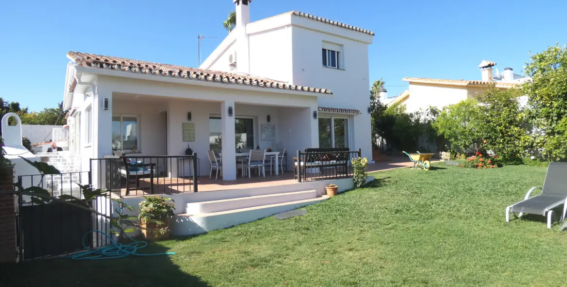 Продажа  отдельно стоящей виллы в San Pedro de Alcántara (район San Pedro de Alcántara) 2