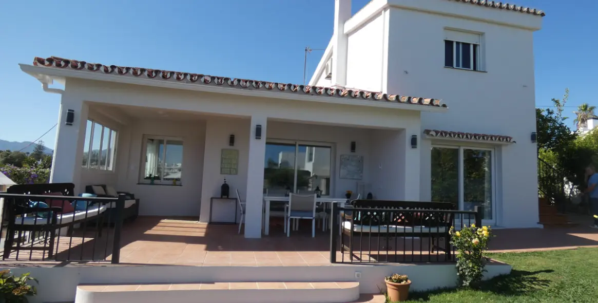 Продажа  отдельно стоящей виллы в San Pedro de Alcántara (район San Pedro de Alcántara) 3