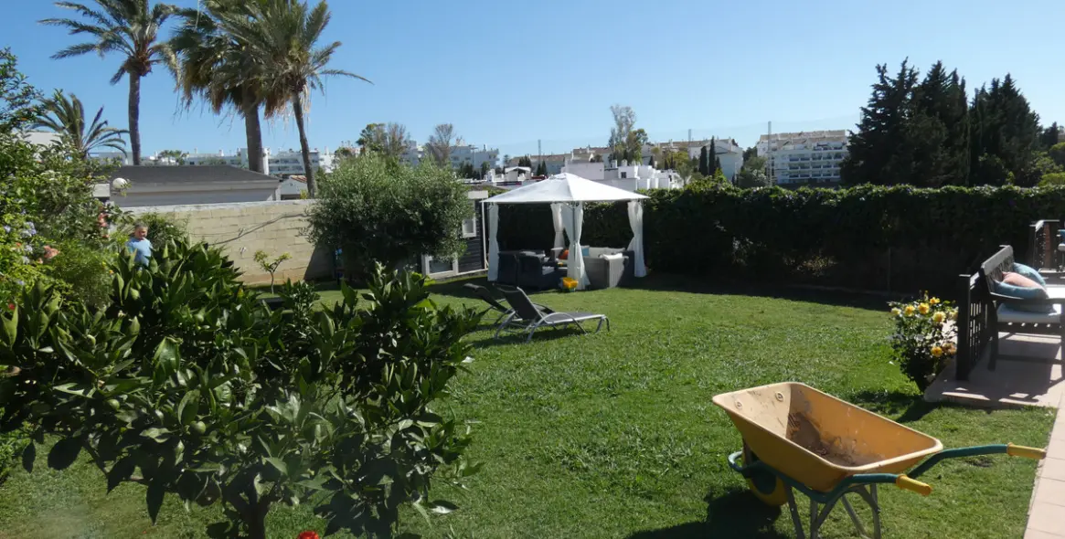 Продажа  отдельно стоящей виллы в San Pedro de Alcántara (район San Pedro de Alcántara) 6