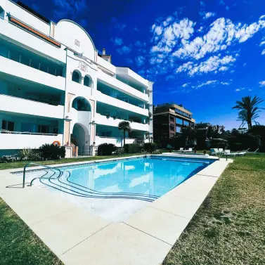 Sale of middle floor apartment in Puerto Banús