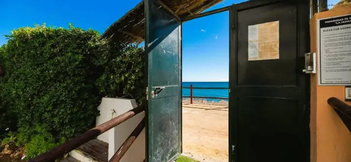 Sale of middle floor apartment in Puerto Banús 3