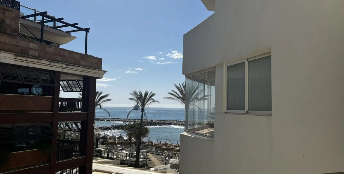 Sale of middle floor apartment in Puerto Banús 5