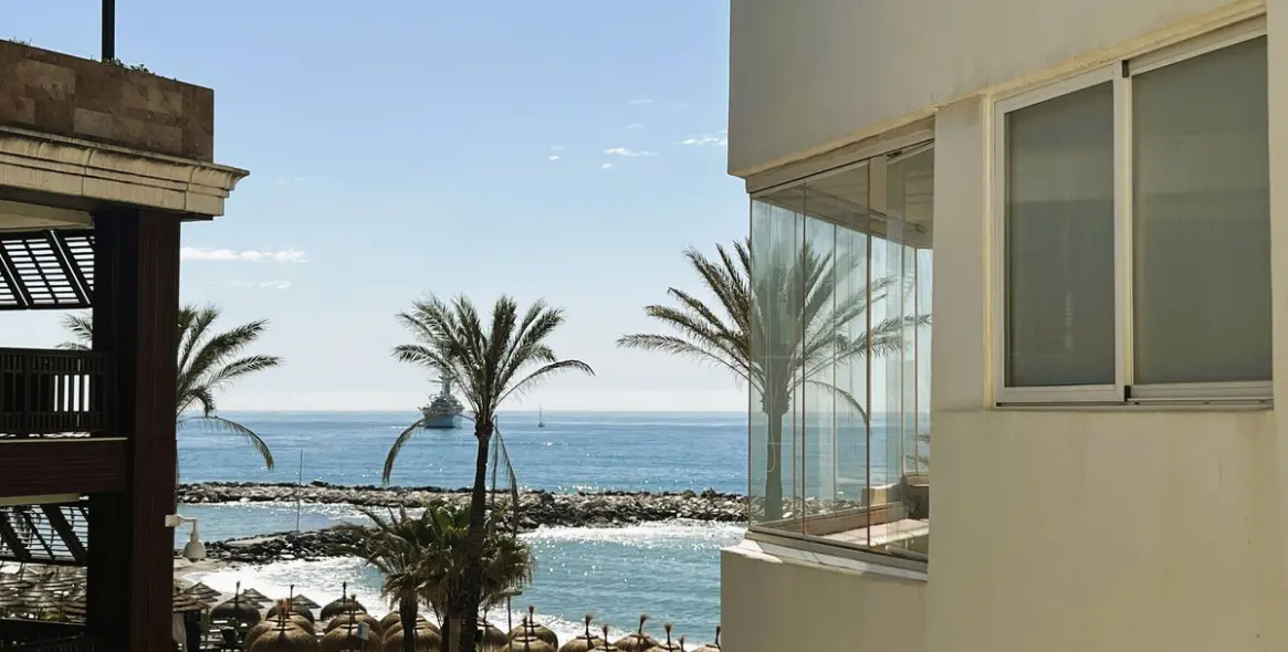 Sale of middle floor apartment in Puerto Banús 6