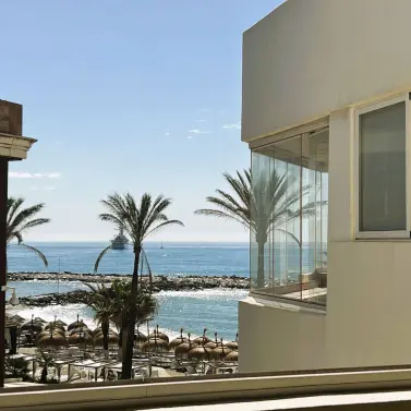 Sale of middle floor apartment in Puerto Banús