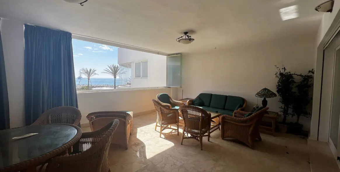 Sale of middle floor apartment in Puerto Banús 7