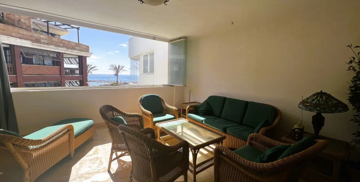 Sale of middle floor apartment in Puerto Banús 14