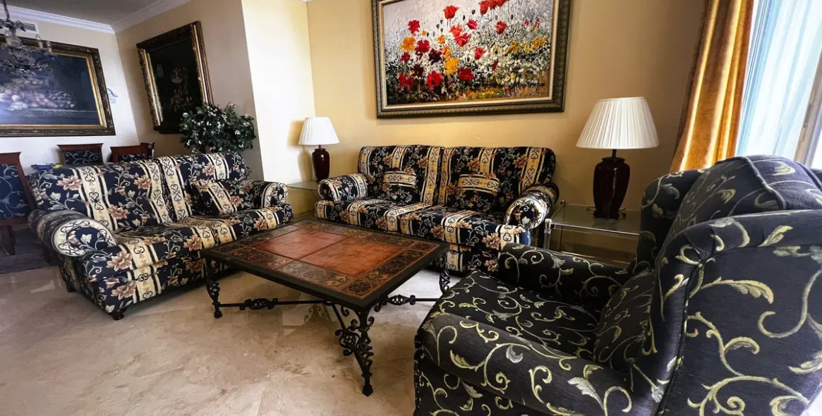 Sale of middle floor apartment in Puerto Banús 15