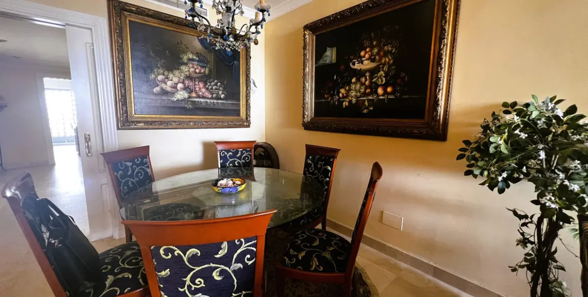 Sale of middle floor apartment in Puerto Banús 16