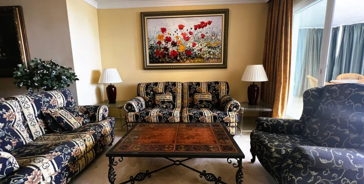 Sale of middle floor apartment in Puerto Banús 17