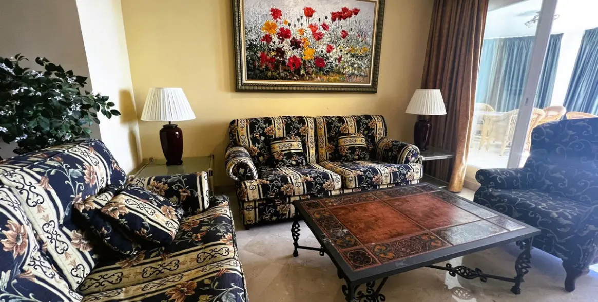 Sale of middle floor apartment in Puerto Banús 18