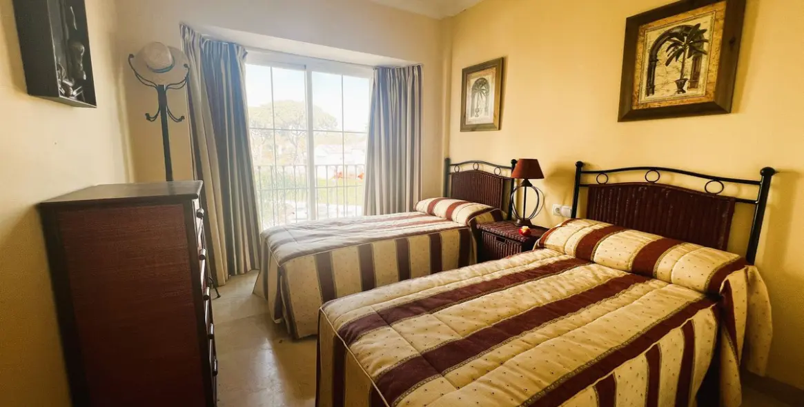 Venta de apartamento en planta media en Puerto Banús 29