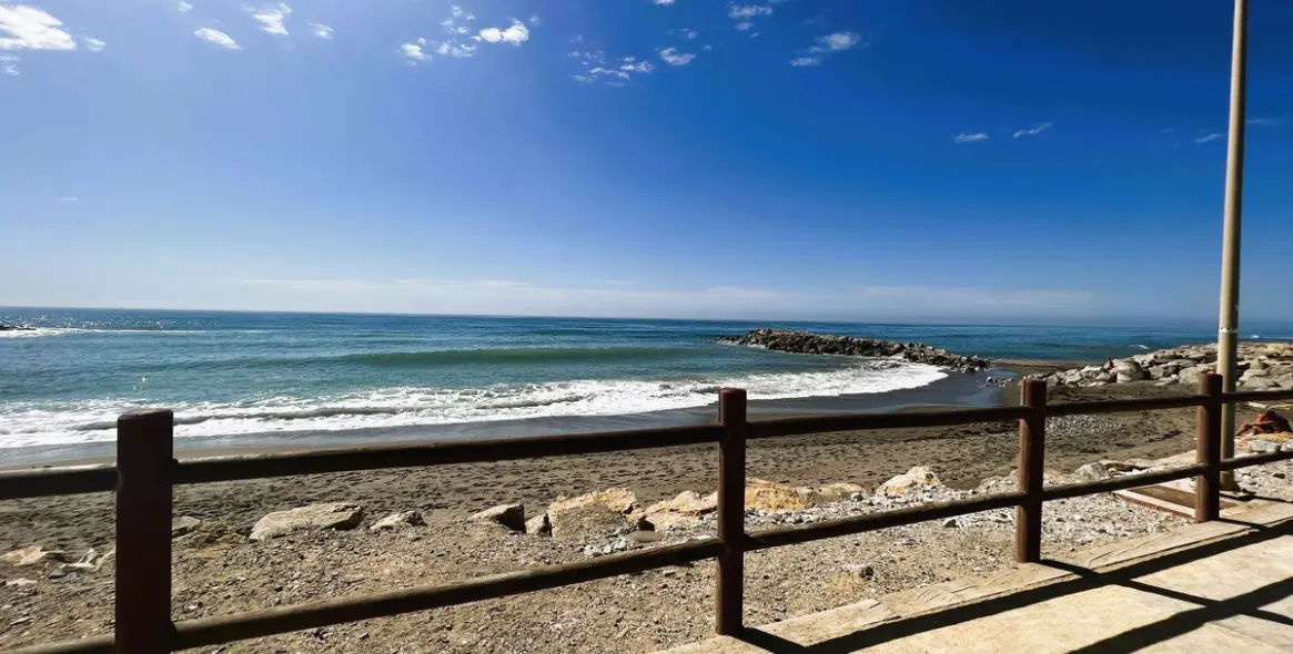 Venta de apartamento en planta media en Puerto Banús 60