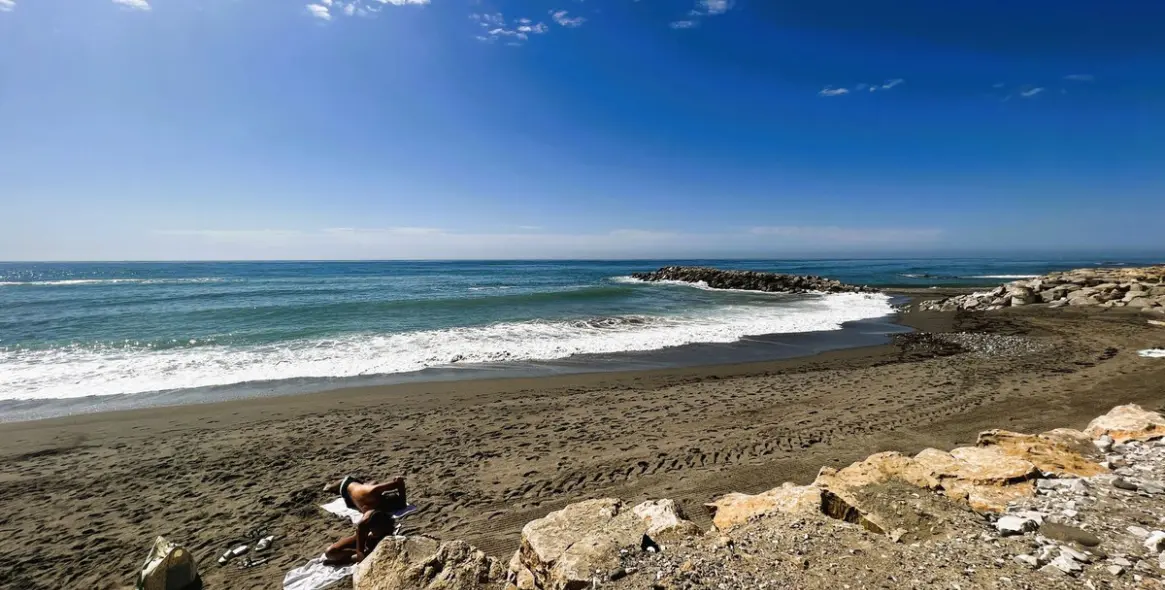 Venta de apartamento en planta media en Puerto Banús 61