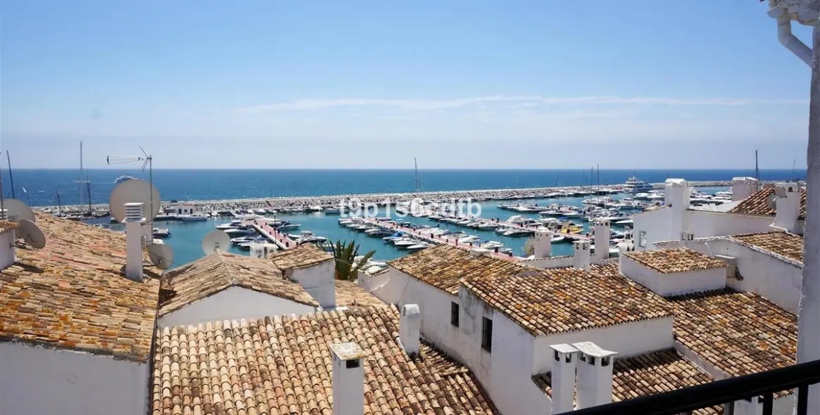 Долгосрочная аренда апартаментов на среднем этаже в Marbella (район Puerto Banús) 1