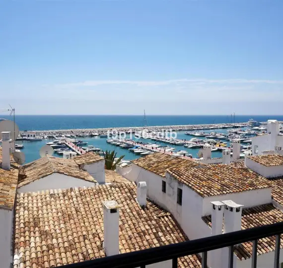 Middle floor apartment R2929403