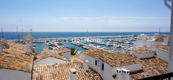 Middle floor apartment R2929403 0