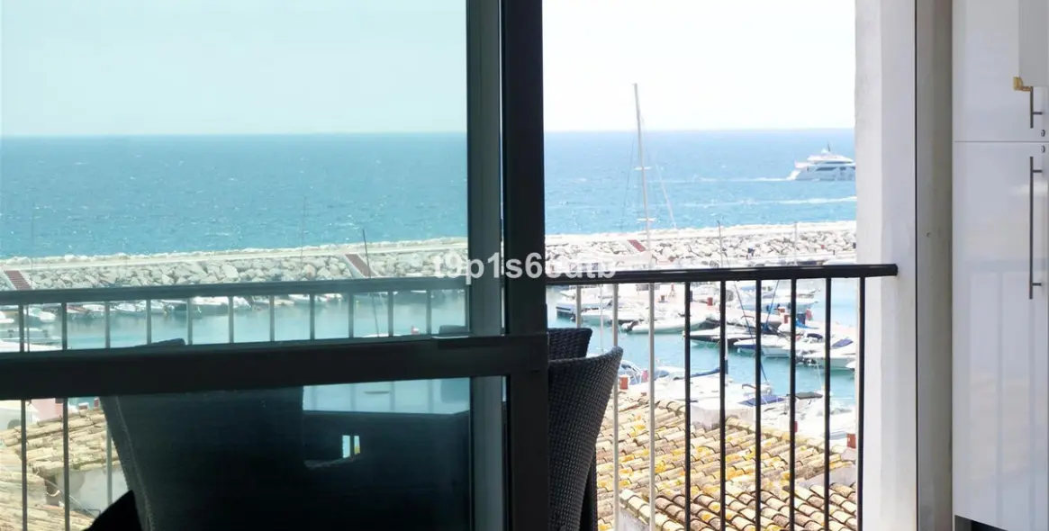 Short-term rent of middle floor apartment in Puerto Banús 30