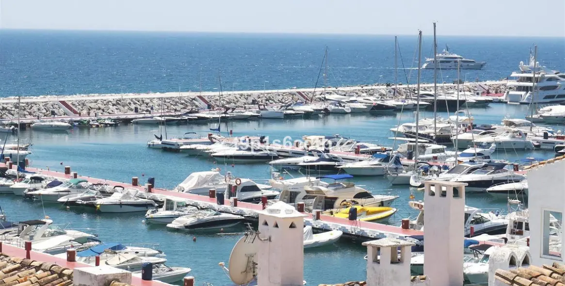 Short-term rent of middle floor apartment in Puerto Banús 34