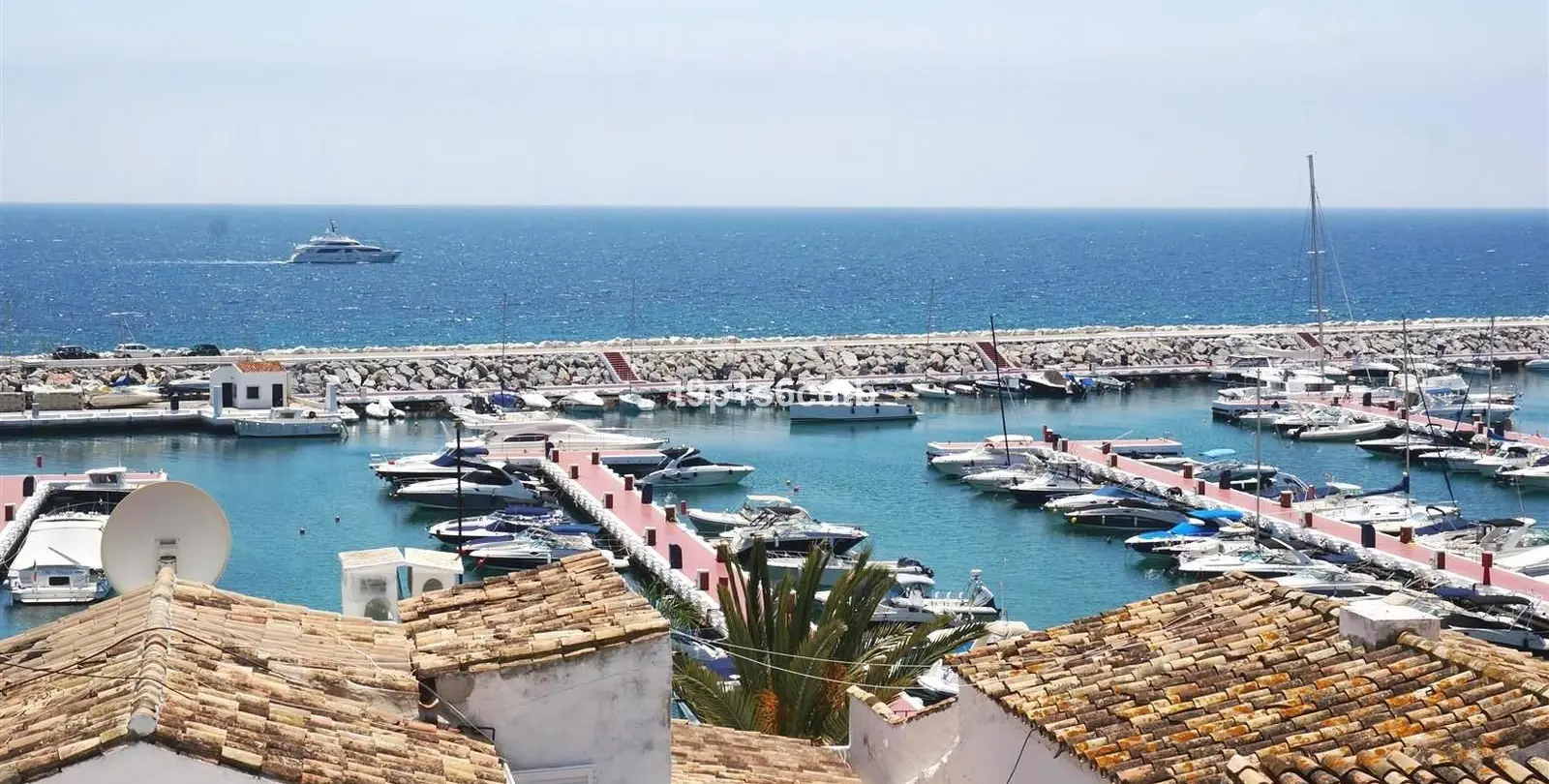 Long-term rent of middle floor apartment in Puerto Banús 2