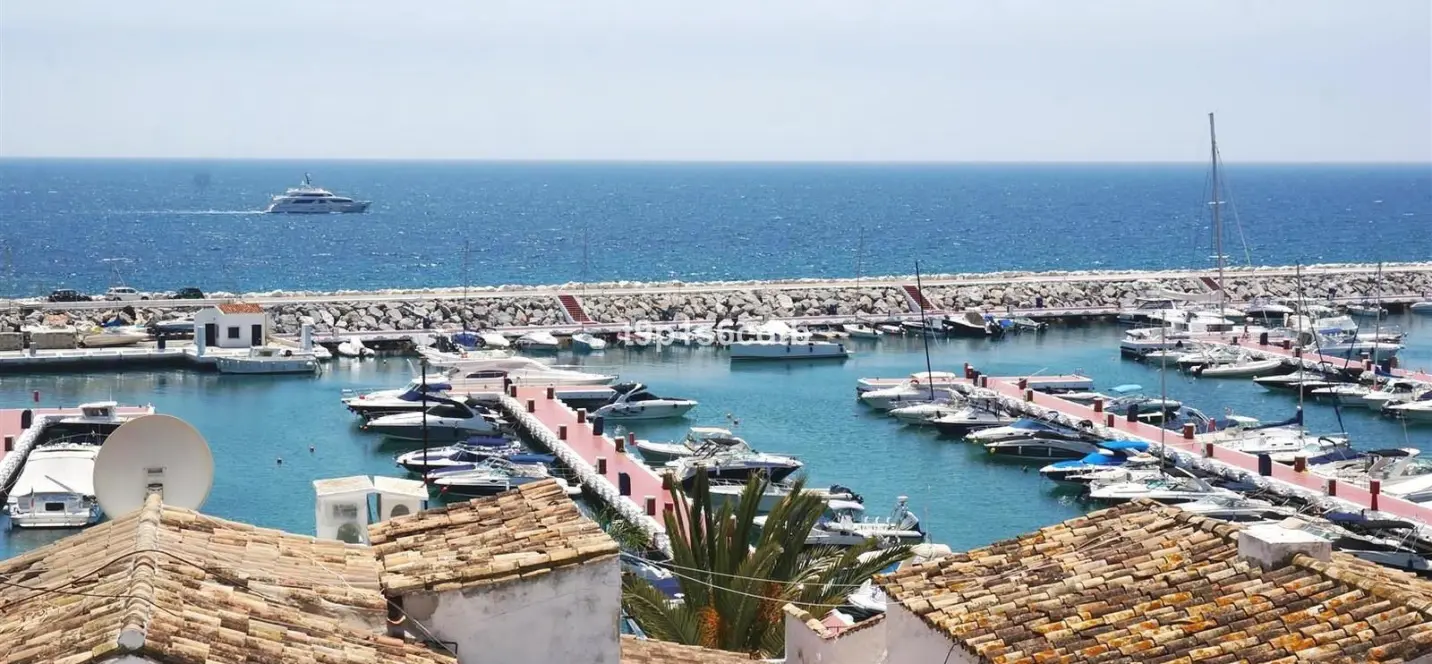 Long-term rent of middle floor apartment in Puerto Banús 1