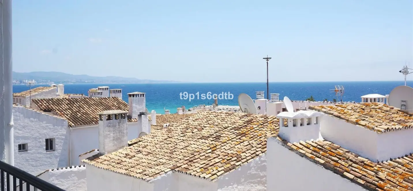 Long-term rent of middle floor apartment in Puerto Banús 2