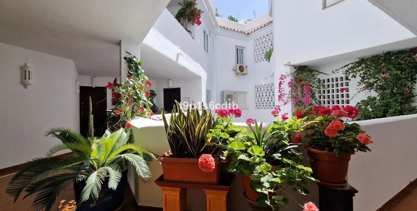 Long-term rent of middle floor apartment in Puerto Banús 37