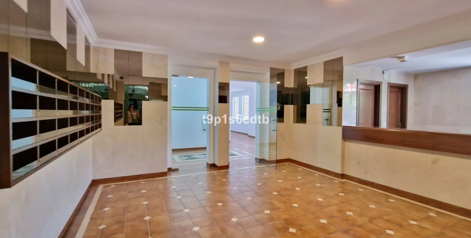 Long-term rent of middle floor apartment in Puerto Banús 38