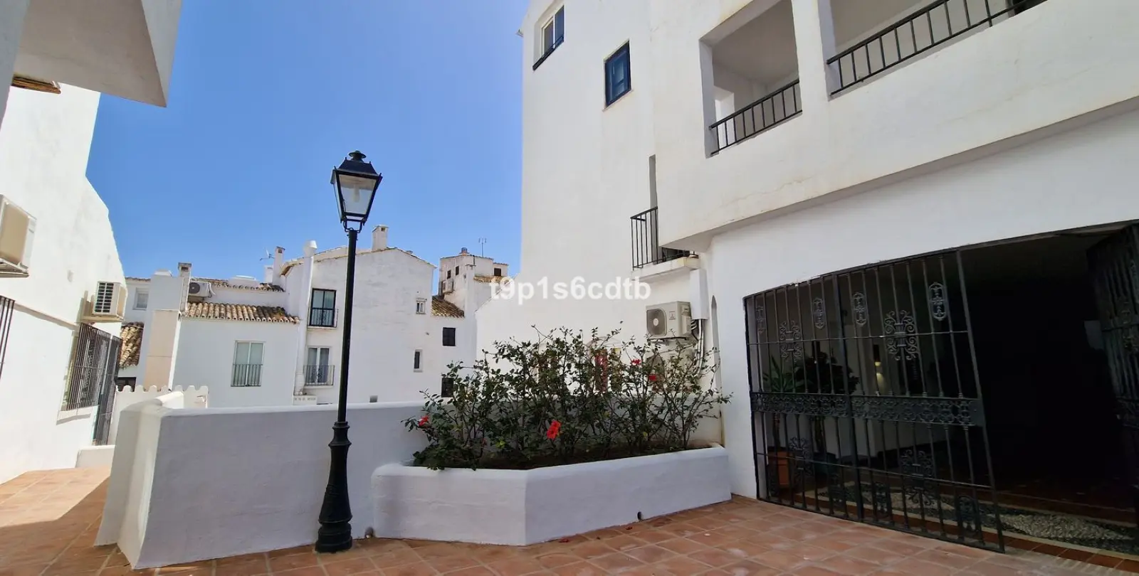 Long-term rent of middle floor apartment in Puerto Banús 39