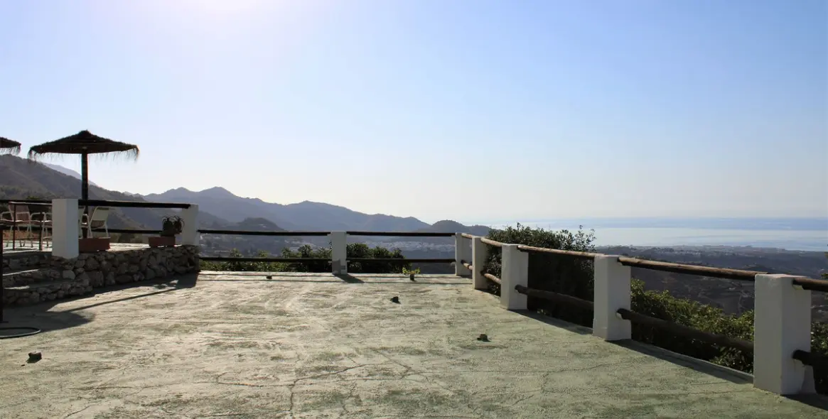 Sale of detached villa in Frigiliana 2