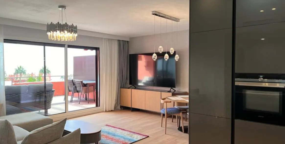 Продажа двухуровневого пентхауса в New Golden Mile 2