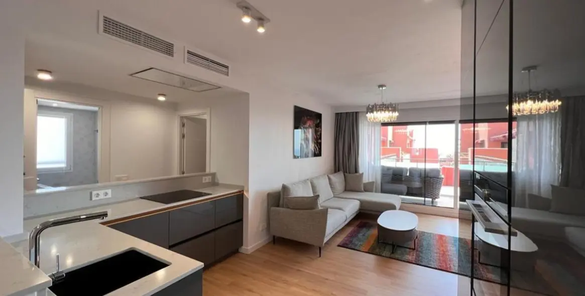 Продажа двухуровневого пентхауса в New Golden Mile 3