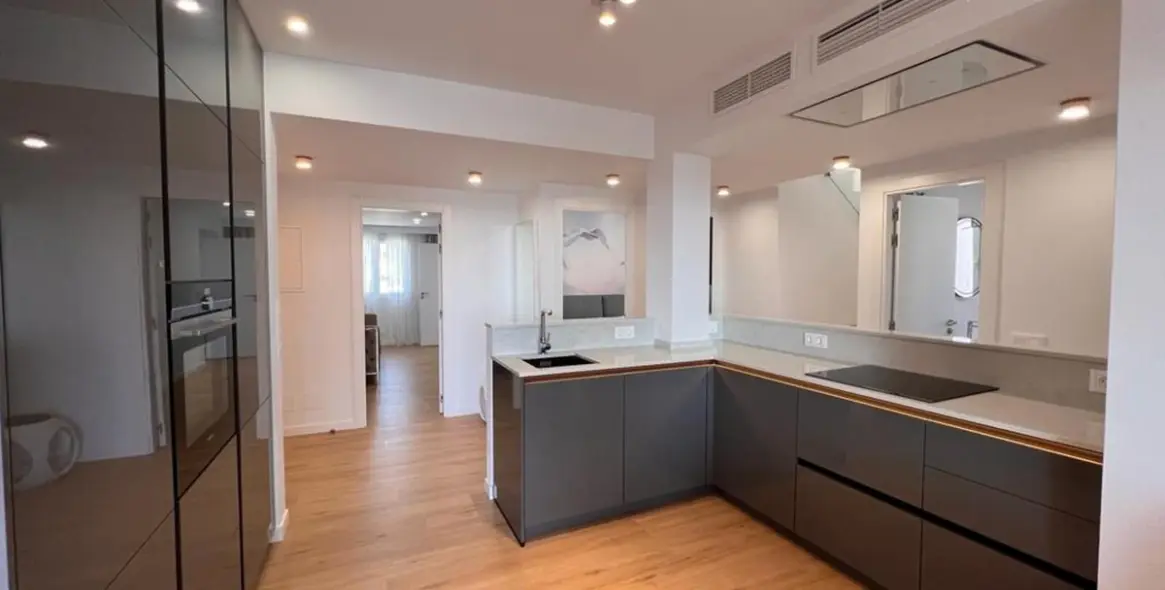 Продажа двухуровневого пентхауса в New Golden Mile 4