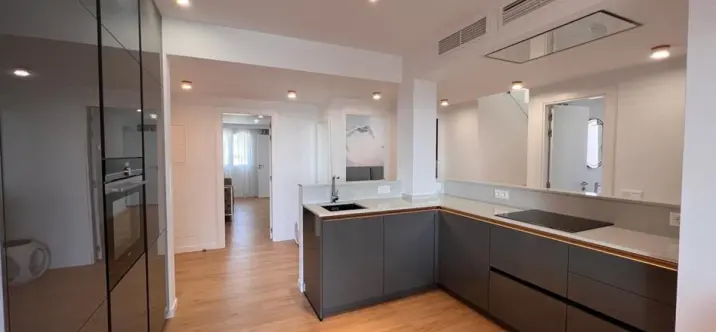 Продажа двухуровневого пентхауса в New Golden Mile 3