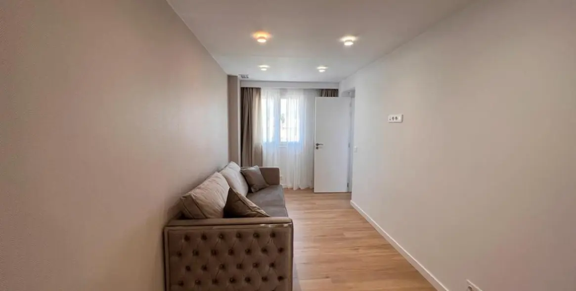 Продажа двухуровневого пентхауса в New Golden Mile 5