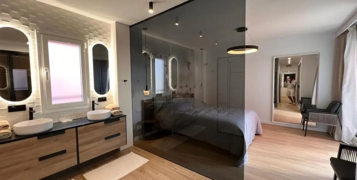 Продажа двухуровневого пентхауса в New Golden Mile 10