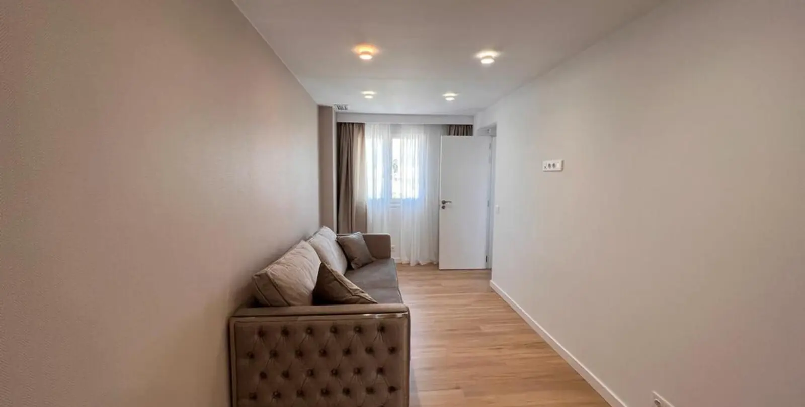Sale of penthouse duplex in New Golden Mile 5