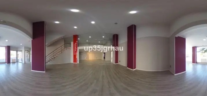 Venta de local comercial en Estepona 4