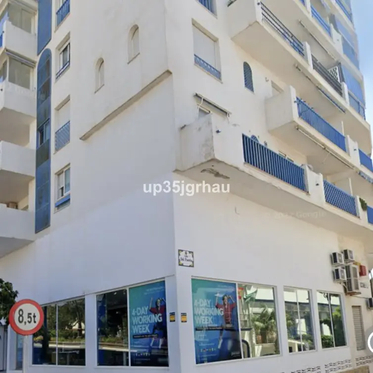Venta de local comercial en Estepona