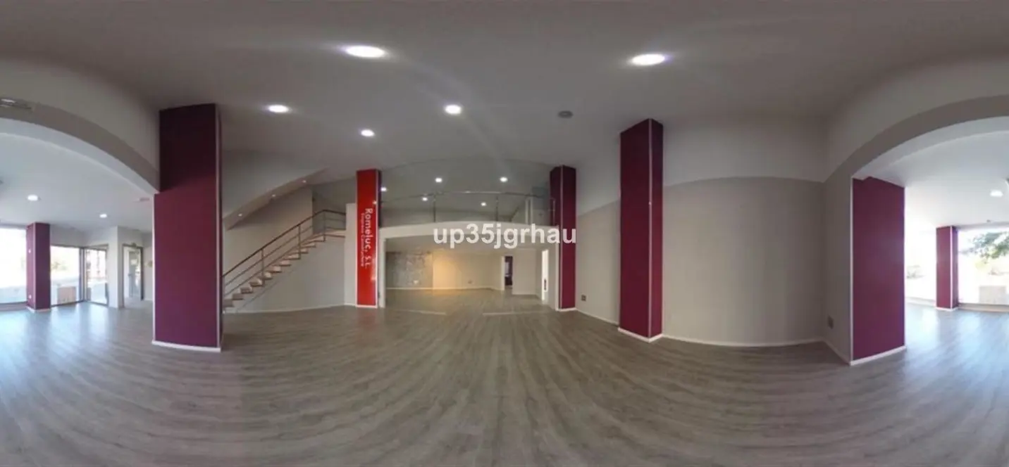 Venta de local comercial en Estepona 4